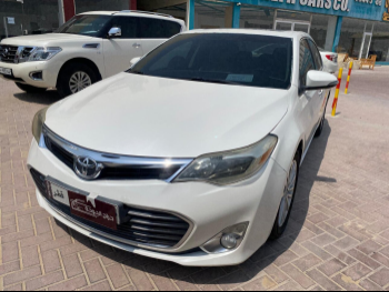 Toyota  Avalon  XLE  2013  Automatic  142,000 Km  6 Cylinder  Front Wheel Drive (FWD)  Sedan  White