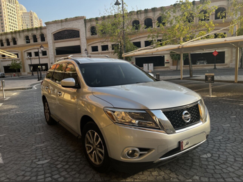 Nissan  Pathfinder  2013  Automatic  212,000 Km  6 Cylinder  SUV  Silver