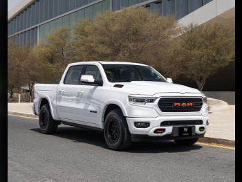 دودج  رام  لميتد  2019  اوتوماتيك  160,000 كم  8 سلندر  دفع رباعي  بيكب  أبيض
