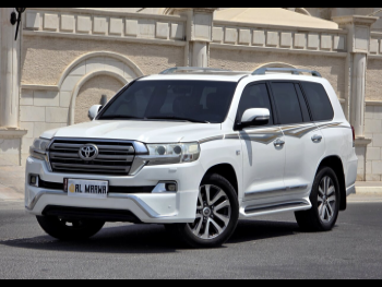 تويوتا  لاند كروزر  في اكس أس  2016  اوتوماتيك  350,000 كم  8 سلندر  دفع رباعي  اس يو في  أبيض