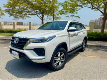 Toyota  Fortuner  2025  Automatic  0 Km  6 Cylinder  Four Wheel Drive (4WD)  SUV  White  With Warranty