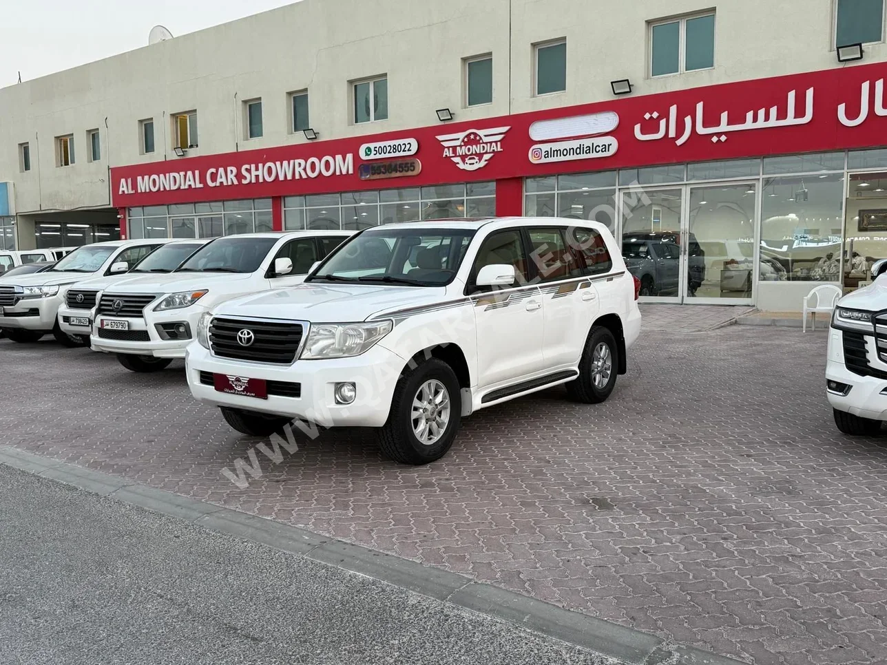 تويوتا  لاند كروزر  جي اكس  2012  اوتوماتيك  355,000 كم  6 سلندر  دفع رباعي  اس يو في  أبيض