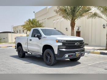 Chevrolet  Silverado  Trail Boss  2021  Automatic  71,000 Km  8 Cylinder  Four Wheel Drive (4WD)  Pick Up  Silver