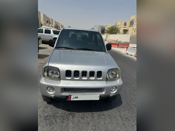 سوزوكي  جمني  2005  اوتوماتيك  220,000 كم  4 سلندر  دفع رباعي  اس يو في  فضي