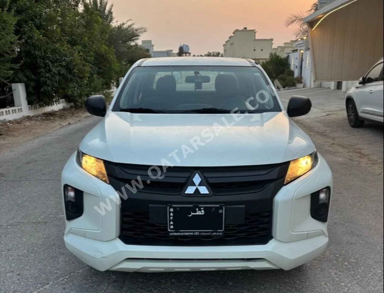 ميتسوبيشي  ال 200  2022  عادي  128,000 كم  4 سلندر  دفع خلفي  بيكب  أبيض