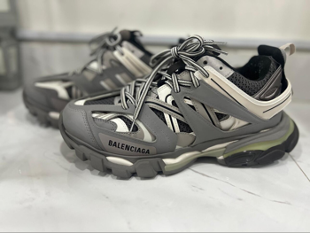 أحذية اللون الرمادي مقاس 41  رجالي