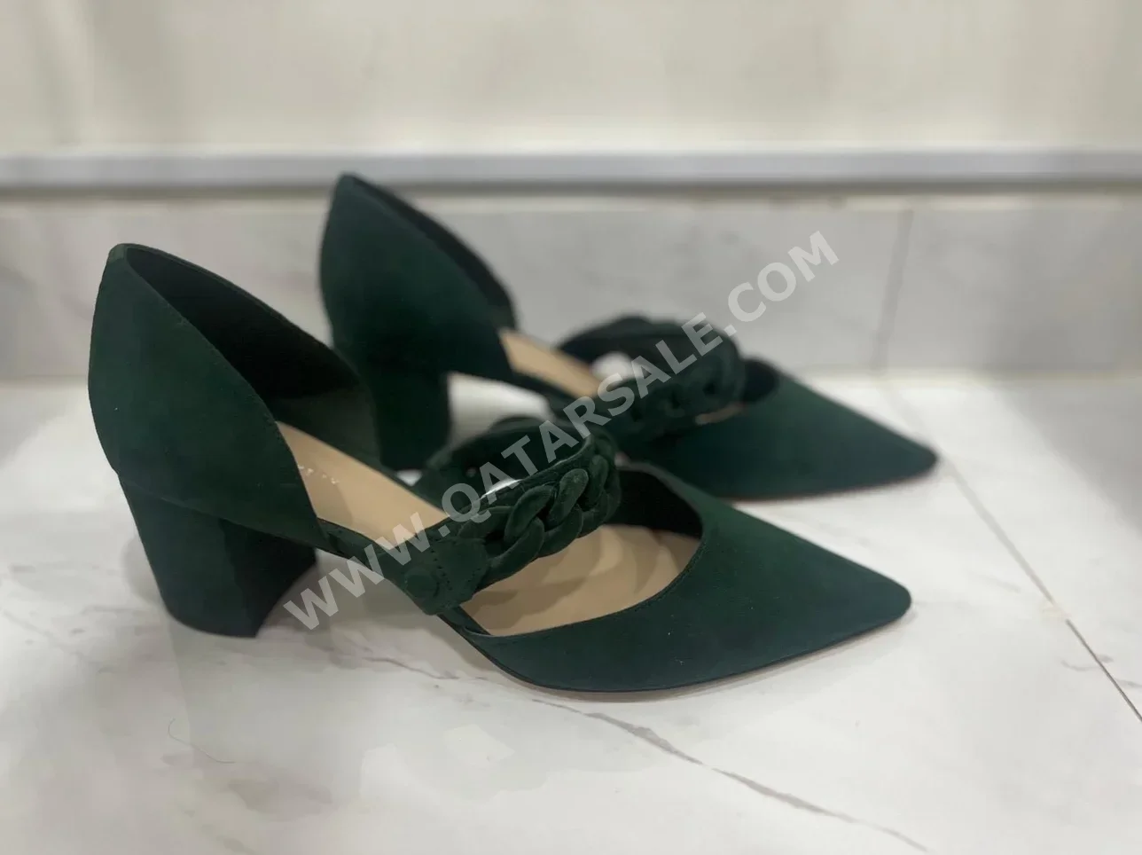 النعال / الصنادل زيتون مقاس 41  نسائي