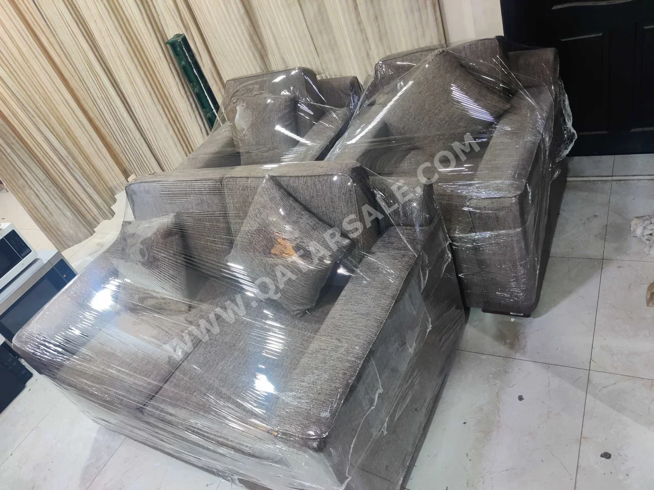 الأرائك والكنب والكراسي هوم سينتر  طقم كنب  - قماش  - اللون الرمادي