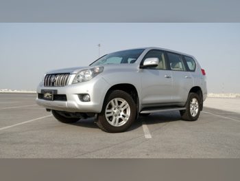 تويوتا  برادو  في اكس  2012  اوتوماتيك  121,000 كم  6 سلندر  دفع رباعي  اس يو في  فضي