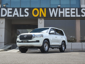 تويوتا  لاند كروزر  جي اكس  2017  اوتوماتيك  220,000 كم  6 سلندر  دفع رباعي  اس يو في  أبيض