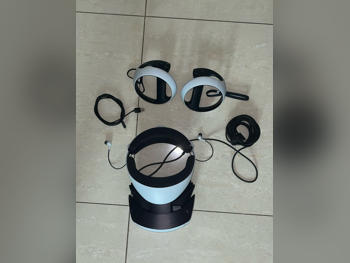 سوني  بي إس - في أر 2  - بلاي ستيشن  تشمل القبضات