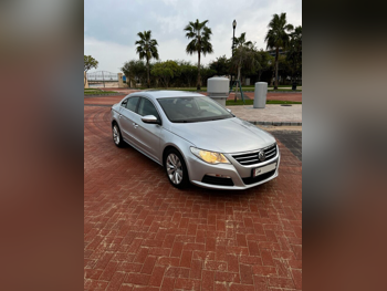 فوكس واغن  باسات  سي سي  2012  اوتوماتيك  165,000 كم  4 سلندر  سيدان  فضي