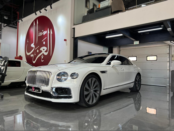 بنتلي  كونتيننتل  فلاينج سبور  2021  اوتوماتيك  46,000 كم  12 سلندر  دفع كلي مستمر  سيدان  أبيض