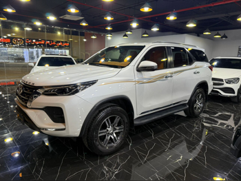 Toyota  Fortuner  SR5  2024  Automatic  69,000 Km  6 Cylinder  Four Wheel Drive (4WD)  SUV  White