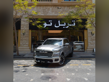 دودج  رام  لميتد  2025  اوتوماتيك  6,000 كم  6 سلندر  دفع رباعي  بيكب  رمادي  تحت الضمان