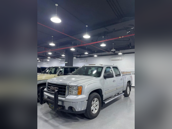 جي ام سي  سييرا  1500  2012  اوتوماتيك  390,000 كم  8 سلندر  دفع رباعي  بيكب  فضي