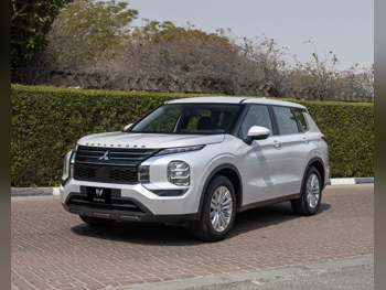 Mitsubishi  Outlander  2024  Automatic  32,000 Km  4 Cylinder  Four Wheel Drive (4WD)  SUV  White  With Warranty