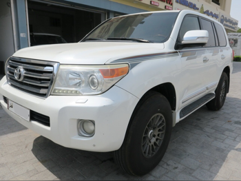 Toyota  Land Cruiser  GXR  2014  Automatic  277,000 Km  8 Cylinder  Four Wheel Drive (4WD)  SUV  White