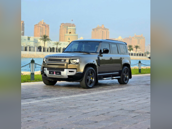 لاند روفر  ديفيندر  110 اتش اس اي  2022  اوتوماتيك  20,000 كم  6 سلندر  دفع رباعي  اس يو في  ذهبي  تحت الضمان