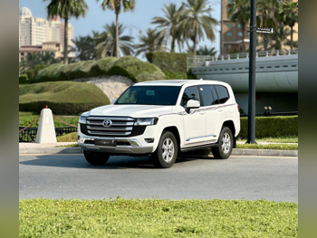 تويوتا  لاند كروزر  جي اكس ار  2024  اوتوماتيك  30,000 كم  6 سلندر  دفع رباعي  اس يو في  أبيض  تحت الضمان