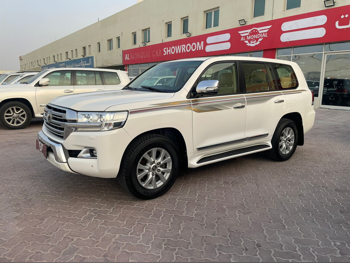 Toyota  Land Cruiser  GXR  2016  Automatic  303,000 Km  8 Cylinder  Four Wheel Drive (4WD)  SUV  White