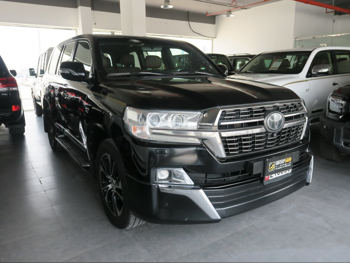 تويوتا  لاند كروزر  في اكس ار  2021  اوتوماتيك  158,000 كم  8 سلندر  دفع رباعي  اس يو في  أسود