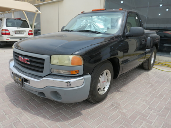 GMC  Sierra  2005  Manual  300,000 Km  8 Cylinder  Front Wheel Drive (FWD)  Pick Up  Black