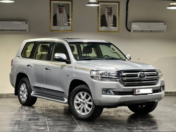 تويوتا  لاند كروزر  في اكس ار  2021  اوتوماتيك  117,000 كم  8 سلندر  دفع رباعي  اس يو في  فضي