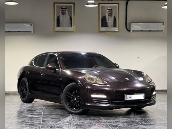 Porsche  Panamera  S  2010  Automatic  210,000 Km  8 Cylinder  Rear Wheel Drive (RWD)  Sedan  Brown