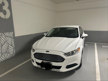 فورد  فيوشن  2014  اوتوماتيك  143,000 كم  4 سلندر  سيدان  أبيض