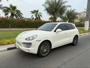 بورش  كيان  اس  2011  اوتوماتيك  160,000 كم  8 سلندر  دفع رباعي  اس يو في  أبيض