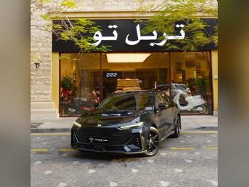 Changan  UNI-V  2023  Automatic  42,000 Km  4 Cylinder  Front Wheel Drive (FWD)  Sedan  Black