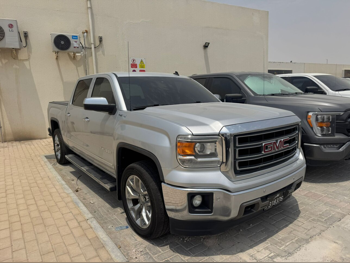 GMC  Sierra  SLT  2014  Automatic  93,000 Km  8 Cylinder  Four Wheel Drive (4WD)  Pick Up  Silver