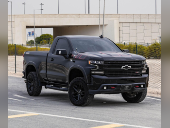Chevrolet  Silverado  Trail Boss  2020  Automatic  53,000 Km  8 Cylinder  Four Wheel Drive (4WD)  Pick Up  Black