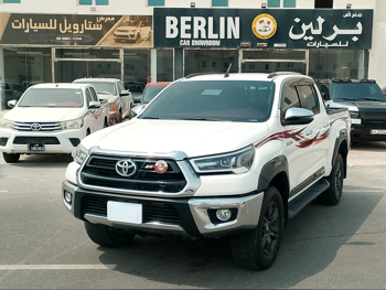 Toyota  Hilux  SR5  2022  Automatic  39,000 Km  4 Cylinder  Four Wheel Drive (4WD)  Pick Up  White
