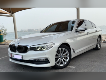 بي ام دبليو  الفئة - الخامسة  530i  2017  اوتوماتيك  97,000 كم  4 سلندر  دفع خلفي  سيدان  أبيض لؤلؤي