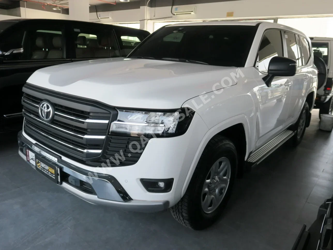 تويوتا  لاند كروزر  جي اكس  2025  اوتوماتيك  18,000 كم  6 سلندر  دفع رباعي  اس يو في  أبيض  تحت الضمان