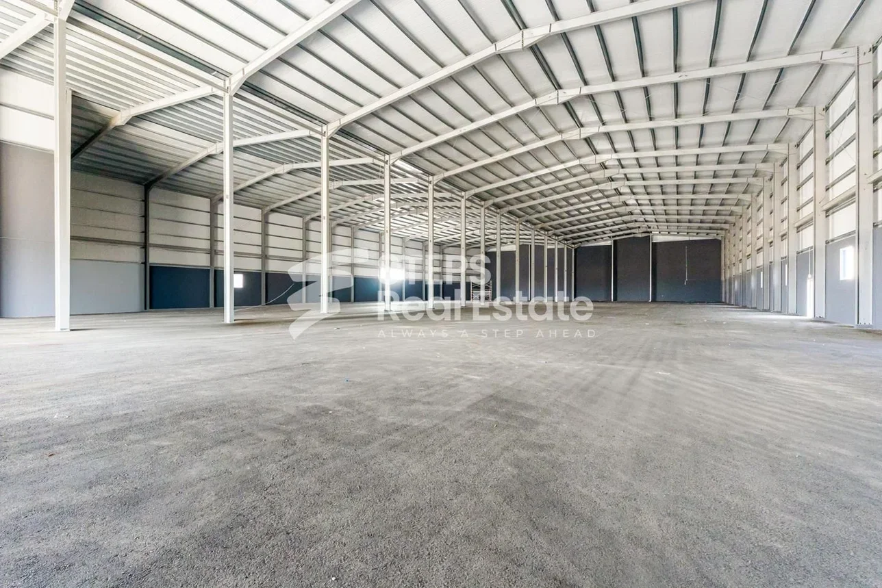 مخازن و مستودعات - الوكرة  - بركة العوامر  -المساحة: 7000 متر مربع