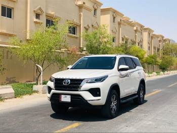 Toyota  Fortuner  2021  Automatic  97,000 Km  6 Cylinder  Four Wheel Drive (4WD)  SUV  White