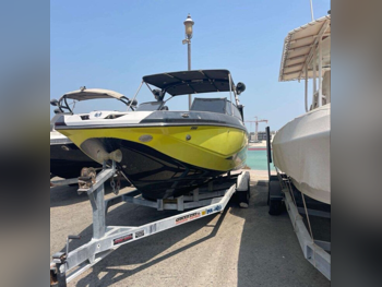 Speed Boat Scarab  255 Wake Edition