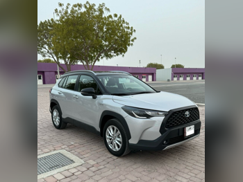 تويوتا  كورولا  كروس هايبرد  2024  اوتوماتيك  4,000 كم  4 سلندر  دفع رباعي  اس يو في  فضي  تحت الضمان