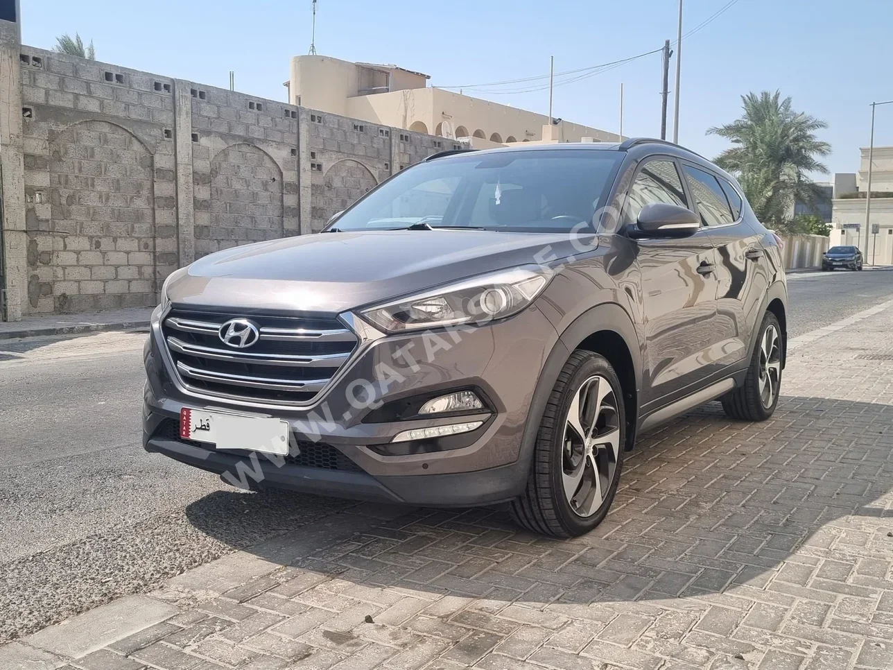 Hyundai  Tucson  Limited  2016  Automatic  146,000 Km  4 Cylinder  Four Wheel Drive (4WD)  SUV  Gray