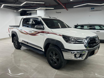 Toyota  Hilux  SR5  2022  Automatic  39,000 Km  4 Cylinder  Four Wheel Drive (4WD)  Pick Up  White