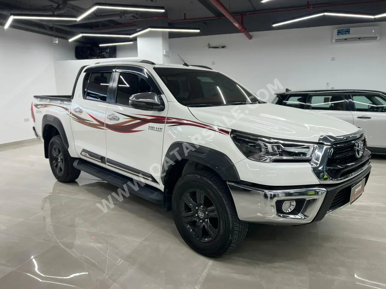 Toyota  Hilux  SR5  2022  Automatic  39,000 Km  4 Cylinder  Four Wheel Drive (4WD)  Pick Up  White