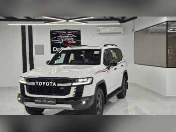 تويوتا  لاند كروزر  جي ار سبورت توين تيربو  2025  اوتوماتيك  7,000 كم  6 سلندر  دفع رباعي  اس يو في  أبيض  تحت الضمان