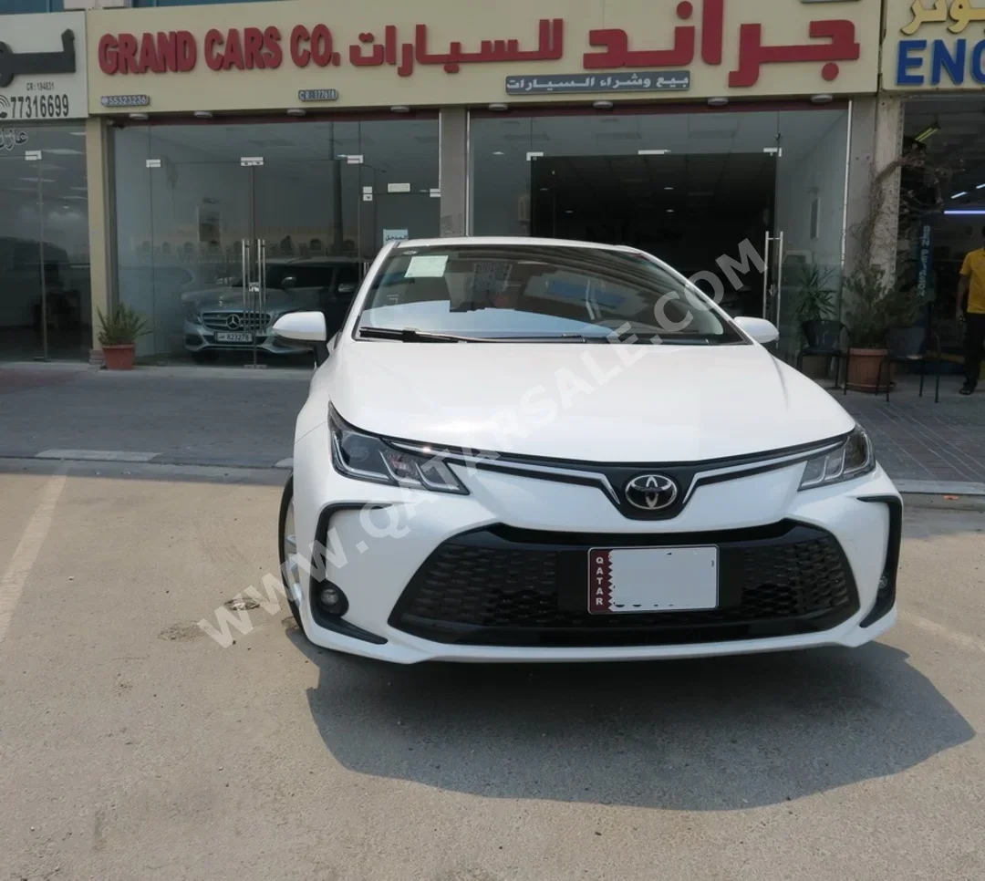 تويوتا  كورولا  هايبرد  2025  اوتوماتيك  0 كم  4 سلندر  سحب امامي  سيدان  أبيض