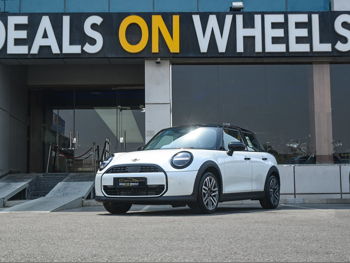 Mini  Cooper  2025  Automatic  1,900 Km  3 Cylinder  Front Wheel Drive (FWD)  Hatchback  White
