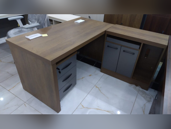 المكاتب ومكاتب الحاسوب - مكتب مدير  - ميرير للمفروشات  - بنى