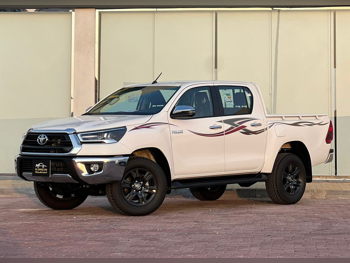 Toyota  Hilux  SR5  2025  Automatic  0 Km  4 Cylinder  Four Wheel Drive (4WD)  Pick Up  White  With Warranty