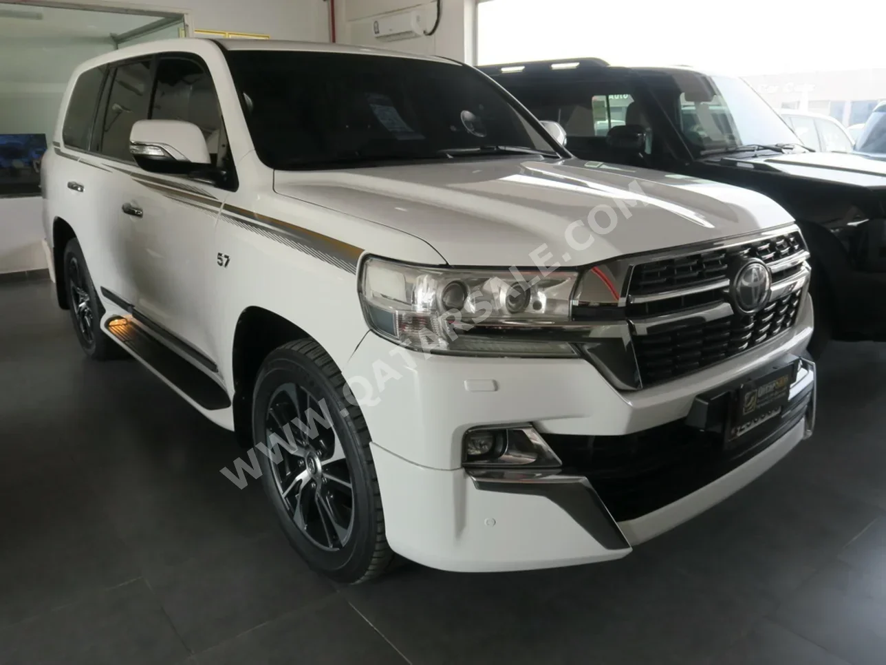تويوتا  لاند كروزر  في اكس ار  2021  اوتوماتيك  129,000 كم  8 سلندر  دفع رباعي  اس يو في  أبيض